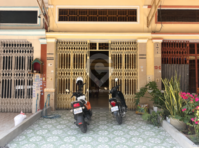 ផ្ទៈជួល នៅ 2004